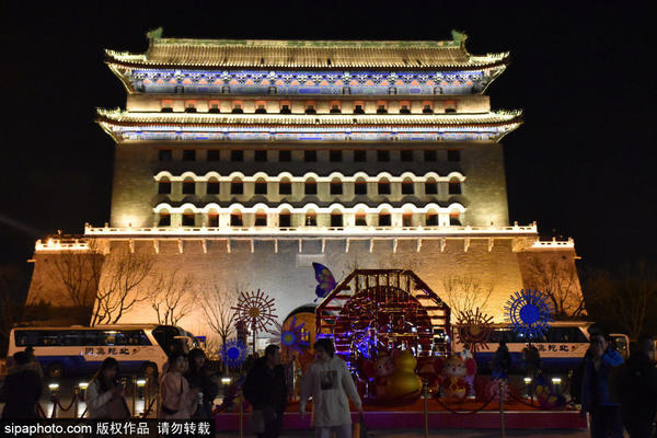 北京：数千套灯照亮正阳门城楼和箭楼 600岁古建夜晚通体明亮